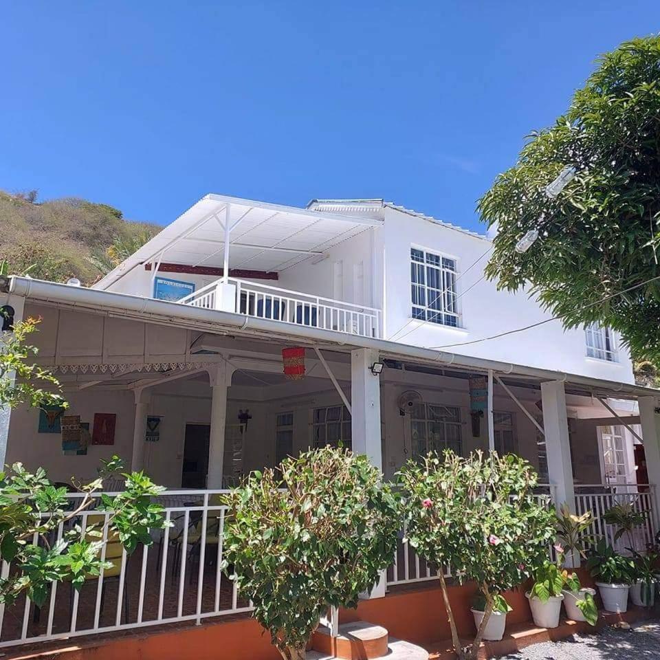 Ohana Guest House Port Mathurin Esterno foto